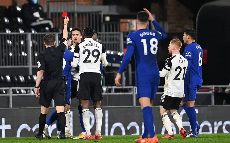 深度解析“麻将防守”：为什么打出绝对安全牌比博取听牌更重要？（麻将防守详解：为何宁打绝对安全牌，不盲追听牌）